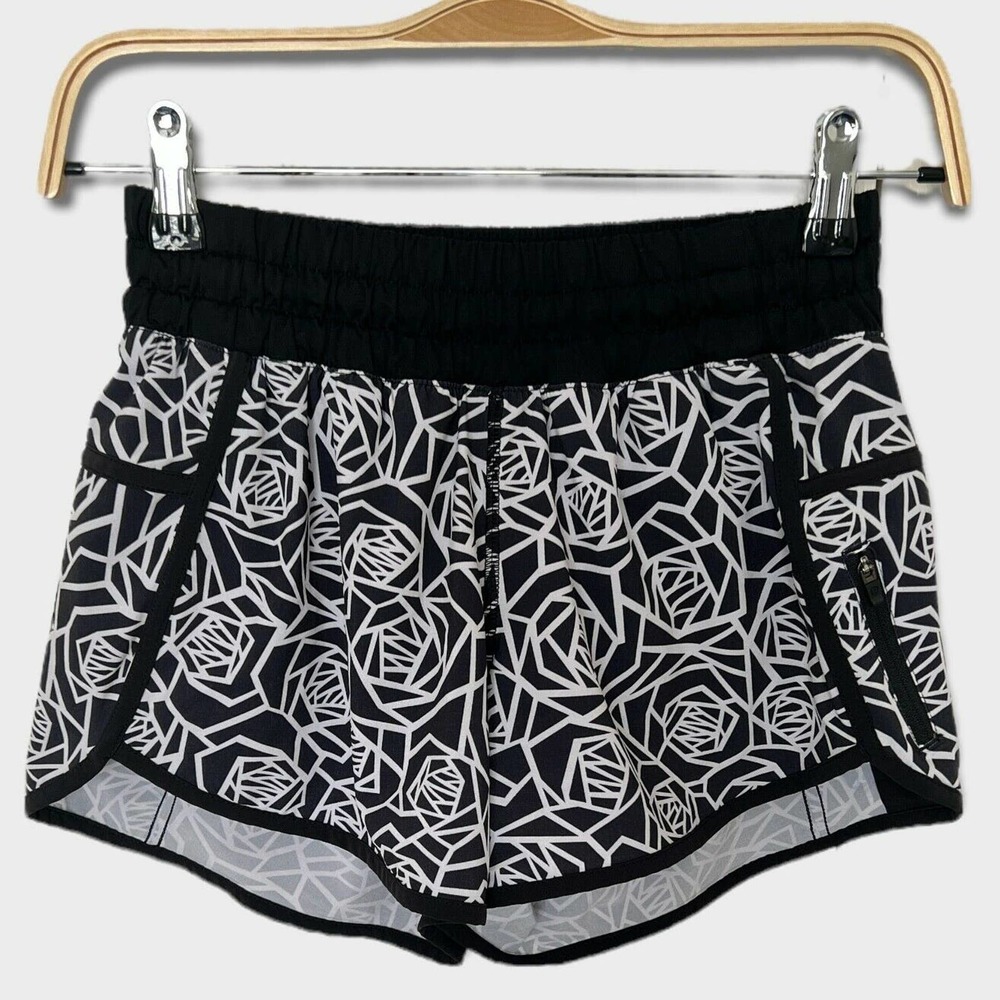 Lululemon Tracker Short III *4-way Stretch Size 4 Black White Posey Running 4"
